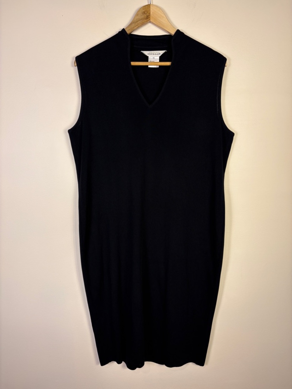 Misook Black V‑Neck Sleeveless Knit Midi Dress Classic Office Quiet Luxury